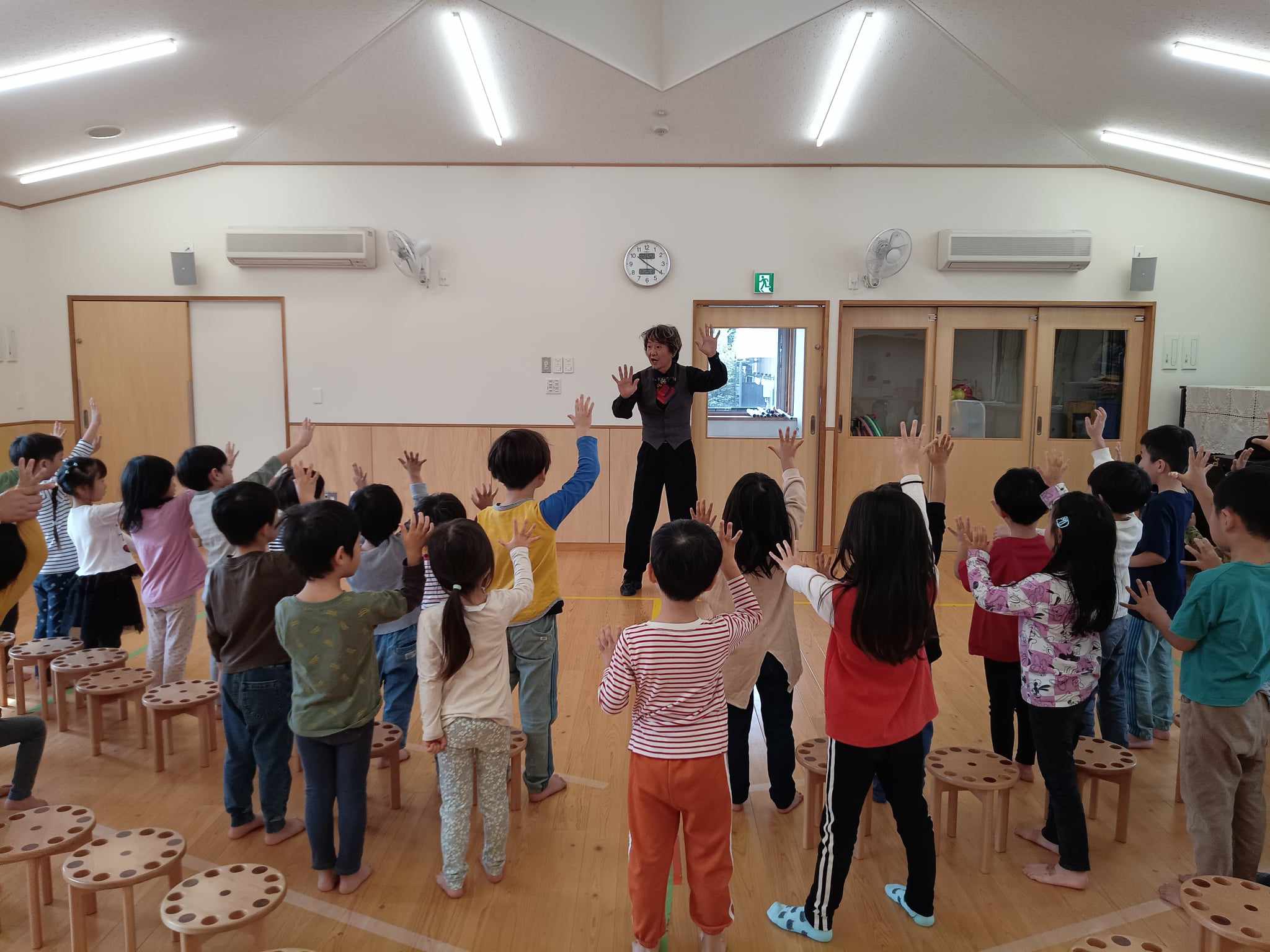 81191_011_32181045_1_2_一般社団法人日本ハ?ントマイム協会資料写真2