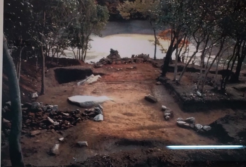 81191_011_32483035_1_1_１−宅間釜跡